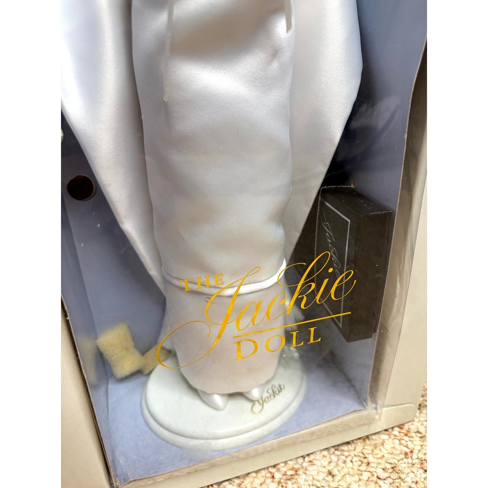 Franklin Mint The Jackie Doll Jacqueline Kennedy White Satin Gown Collector Box - Picture 4 of 6